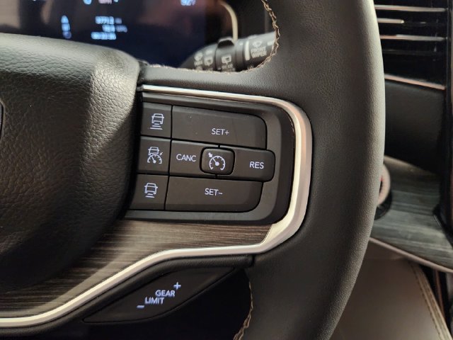 Used 2024 Jeep Wagoneer L Series II w/ Flexible Seating Group RWD image 27