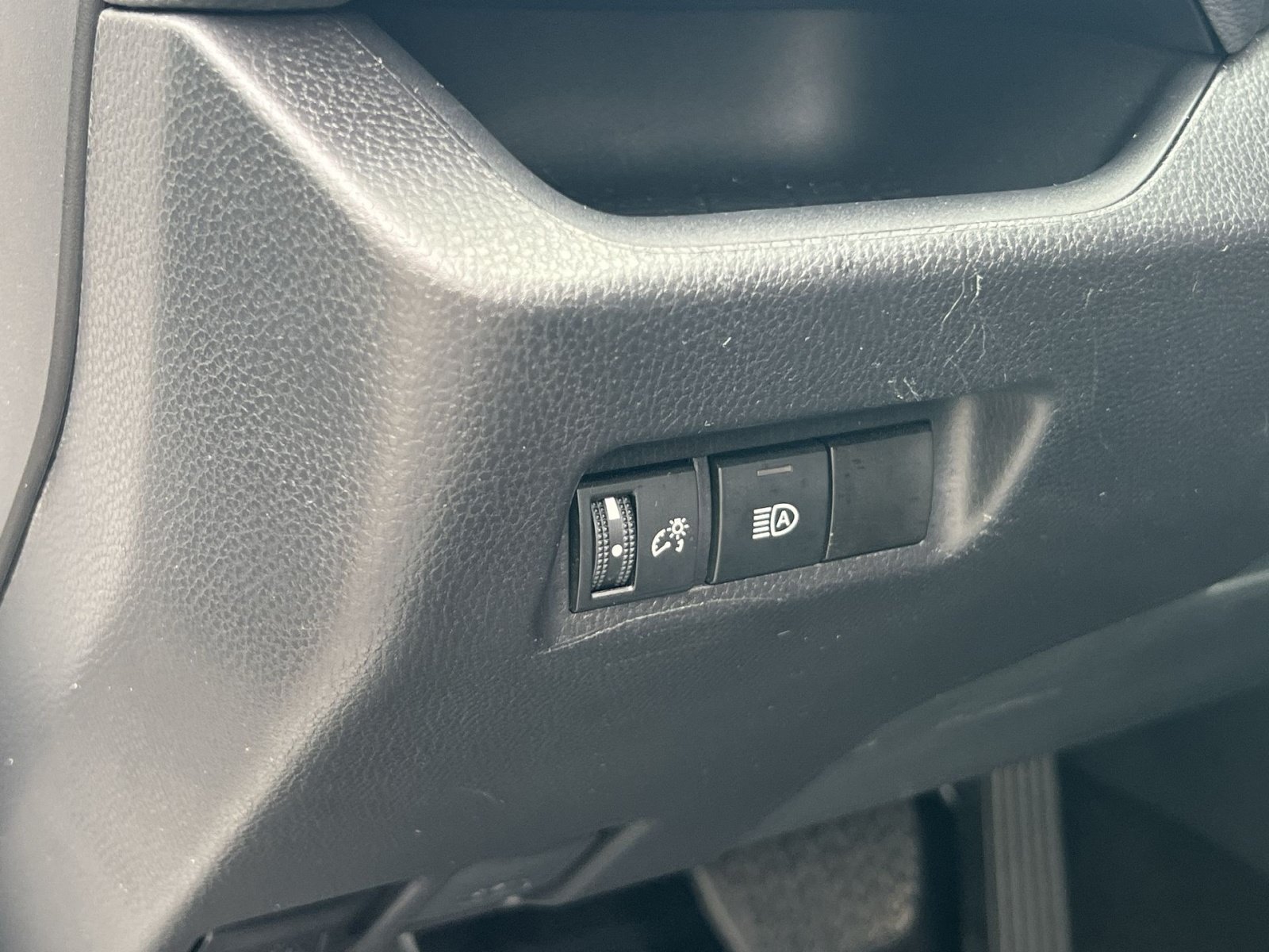 Used 2025 Toyota RAV4 LE AWD/4WD image 31