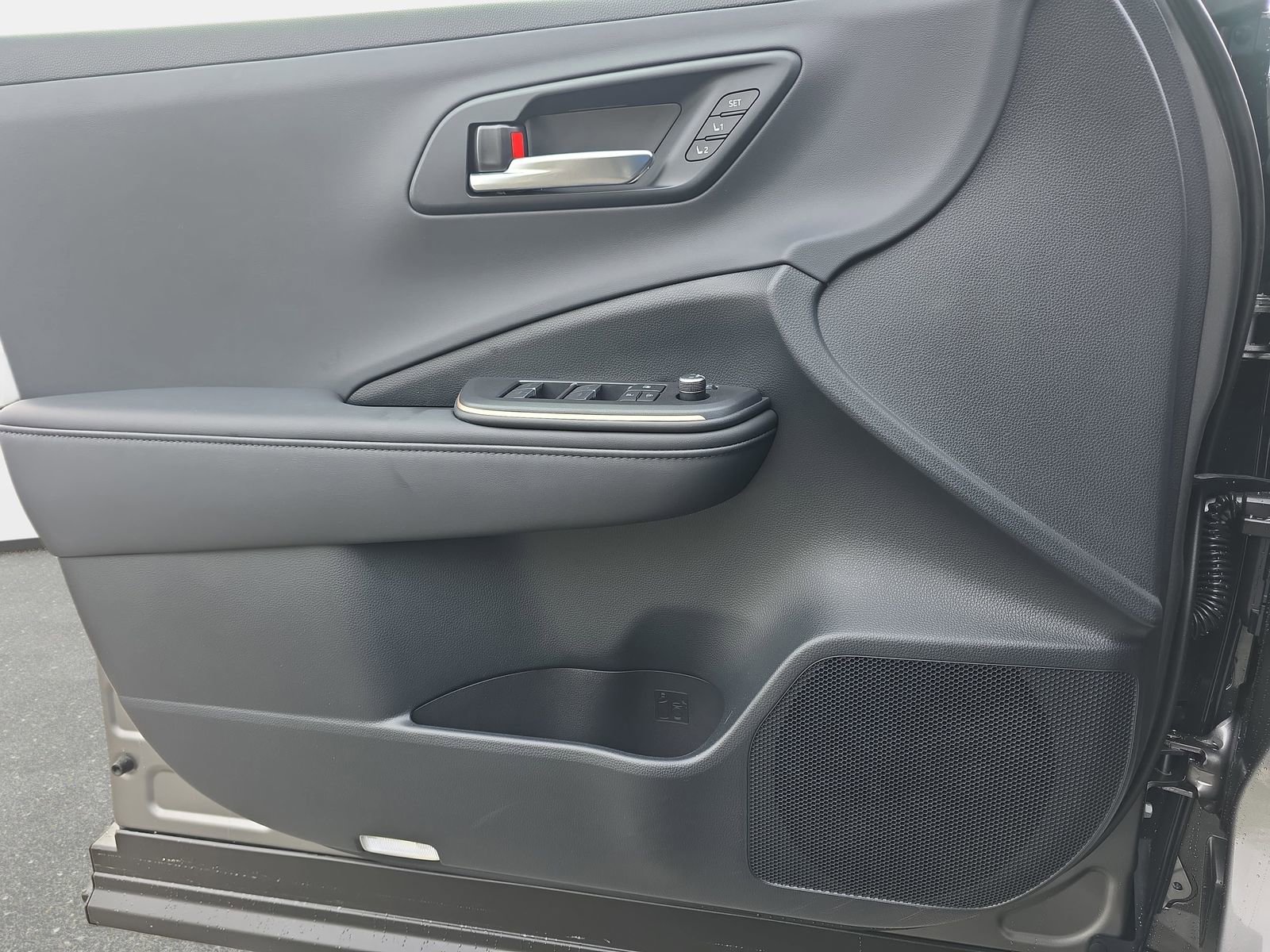 Used 2023 Toyota Crown XLE image 26