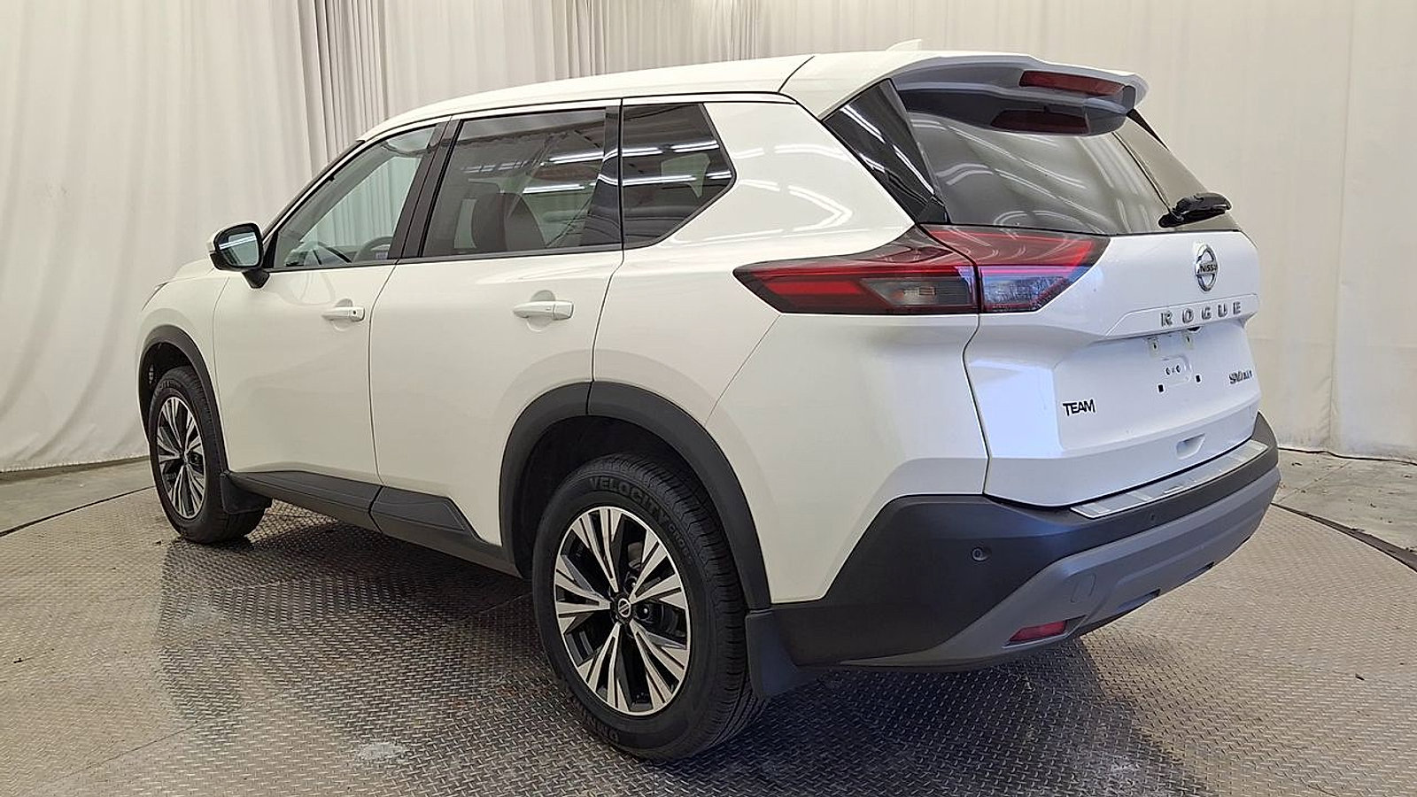 Used 2021 Nissan Rogue SV image 9