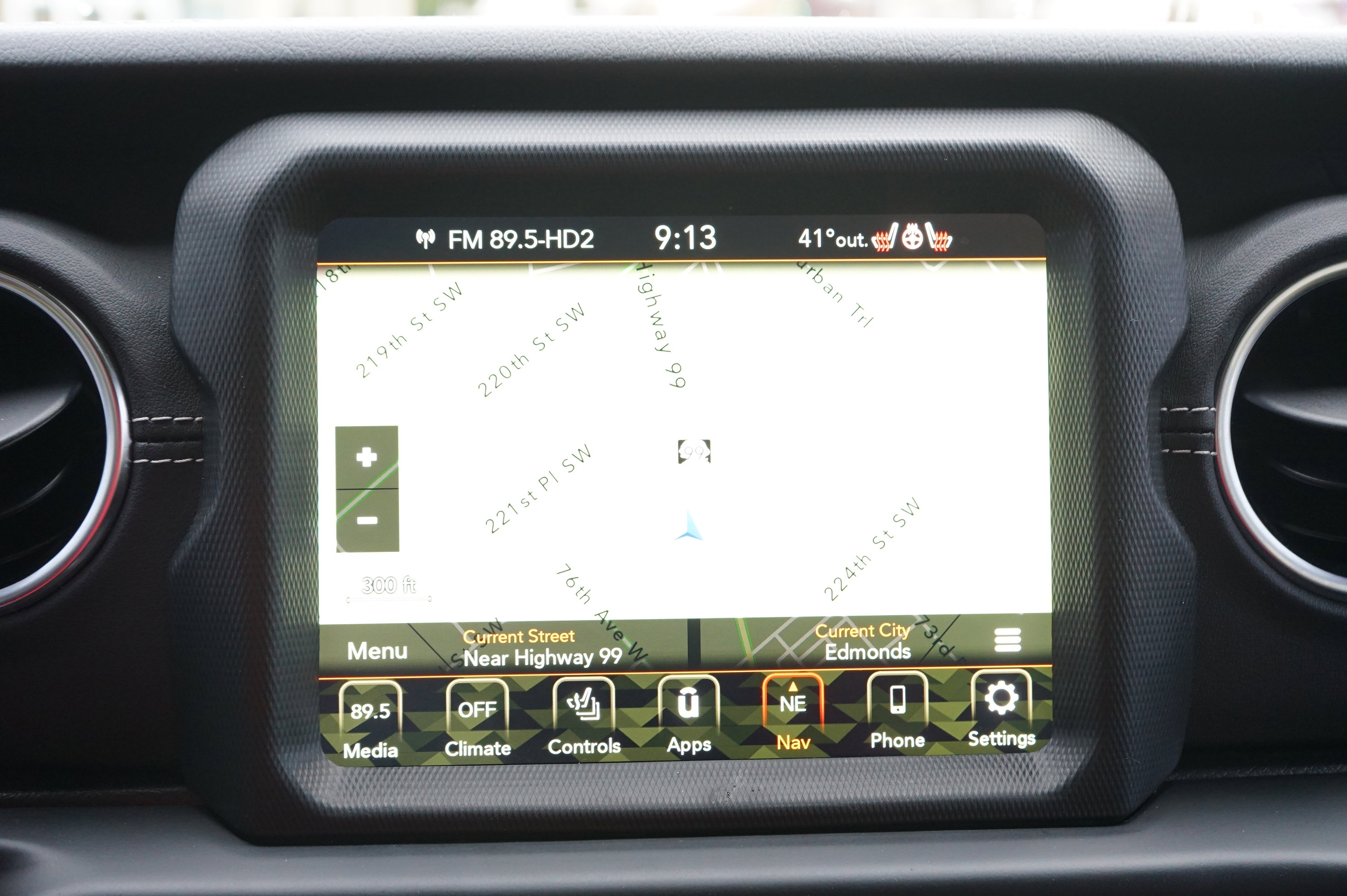 Used 2023 Jeep Wrangler Sahara w/ Cold Weather Group AWD/4WD image 27