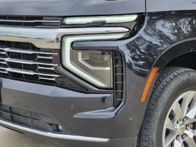 Used 2025 Chevrolet Suburban Premier AWD/4WD image 9