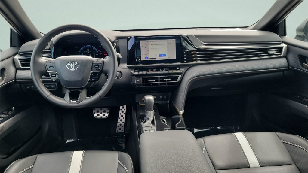 Used 2026 Toyota Camry SE FWD image 10