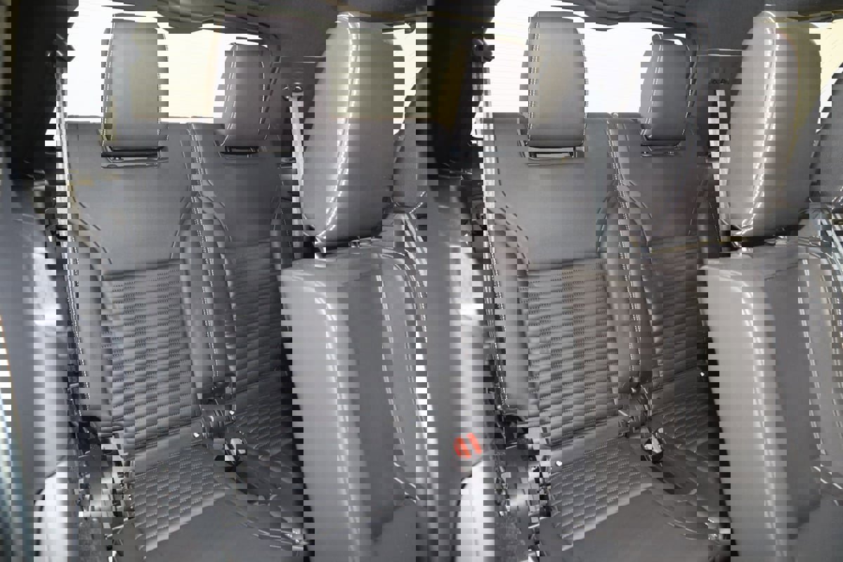 Used 2023 Land Rover Discovery S R-Dynamic image 14