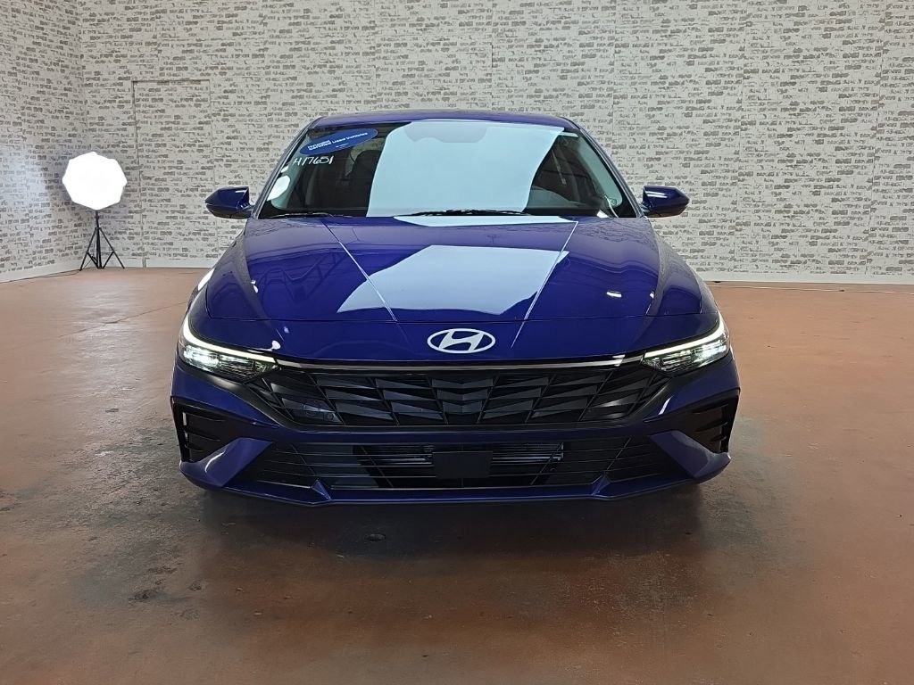 Used 2025 Hyundai Elantra SEL FWD image 2