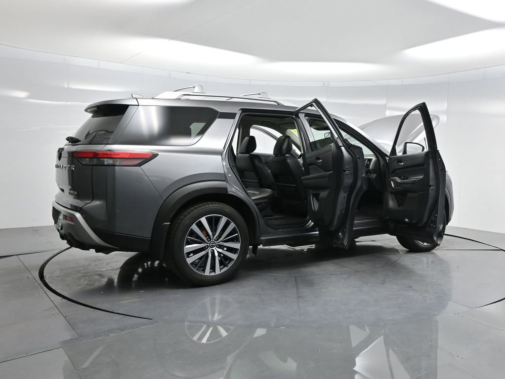 Used 2022 Nissan Pathfinder Platinum w/ Cargo Package image 4