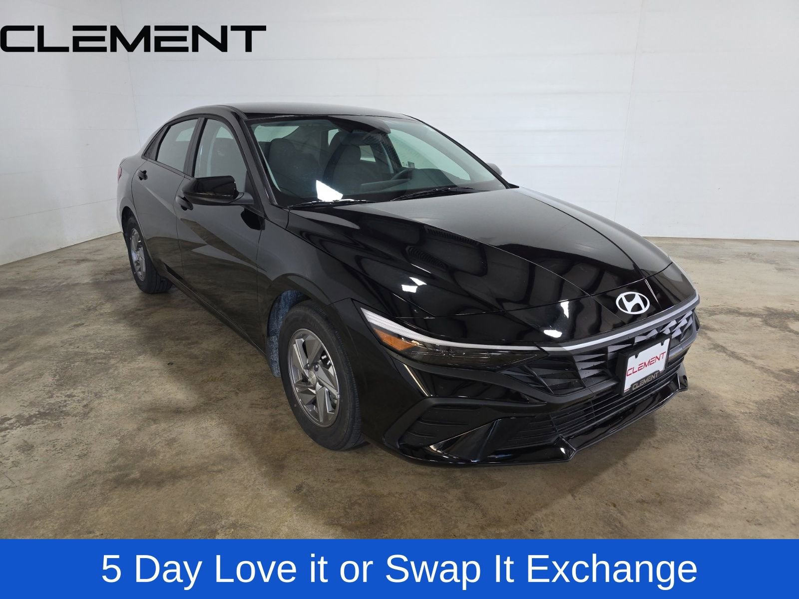 Used 2025 Hyundai Elantra SE image 3