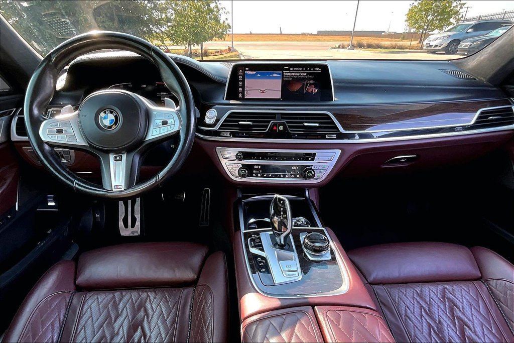 Used 2021 BMW 750i xDrive w/ Executive Package AWD/4WD image 17