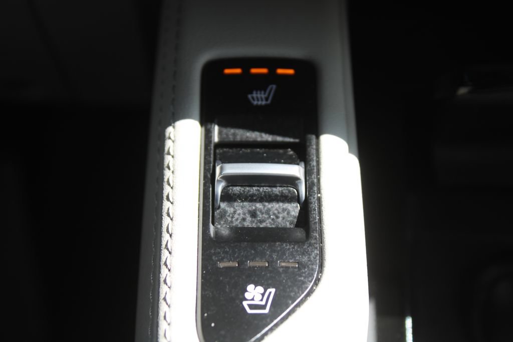 Certified 2024 Kia Telluride EX w/ EX Captain's Chair Package FWD image 43