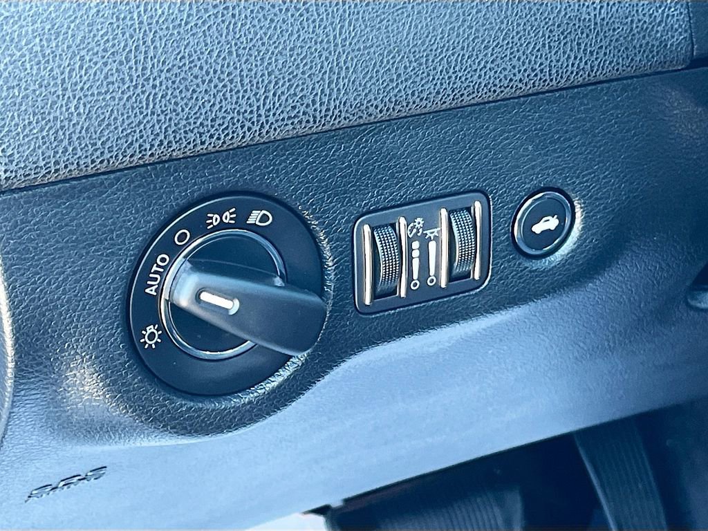 Certified 2018 Chrysler 300 Touring image 10