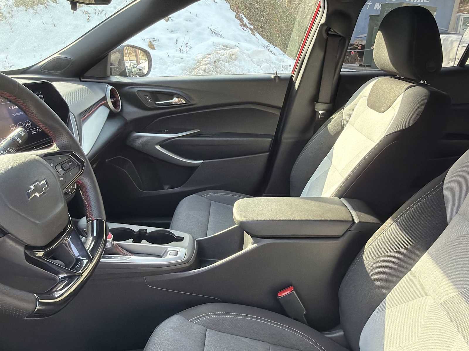 Used 2024 Chevrolet Trax RS w/ Driver Confidence Package image 17