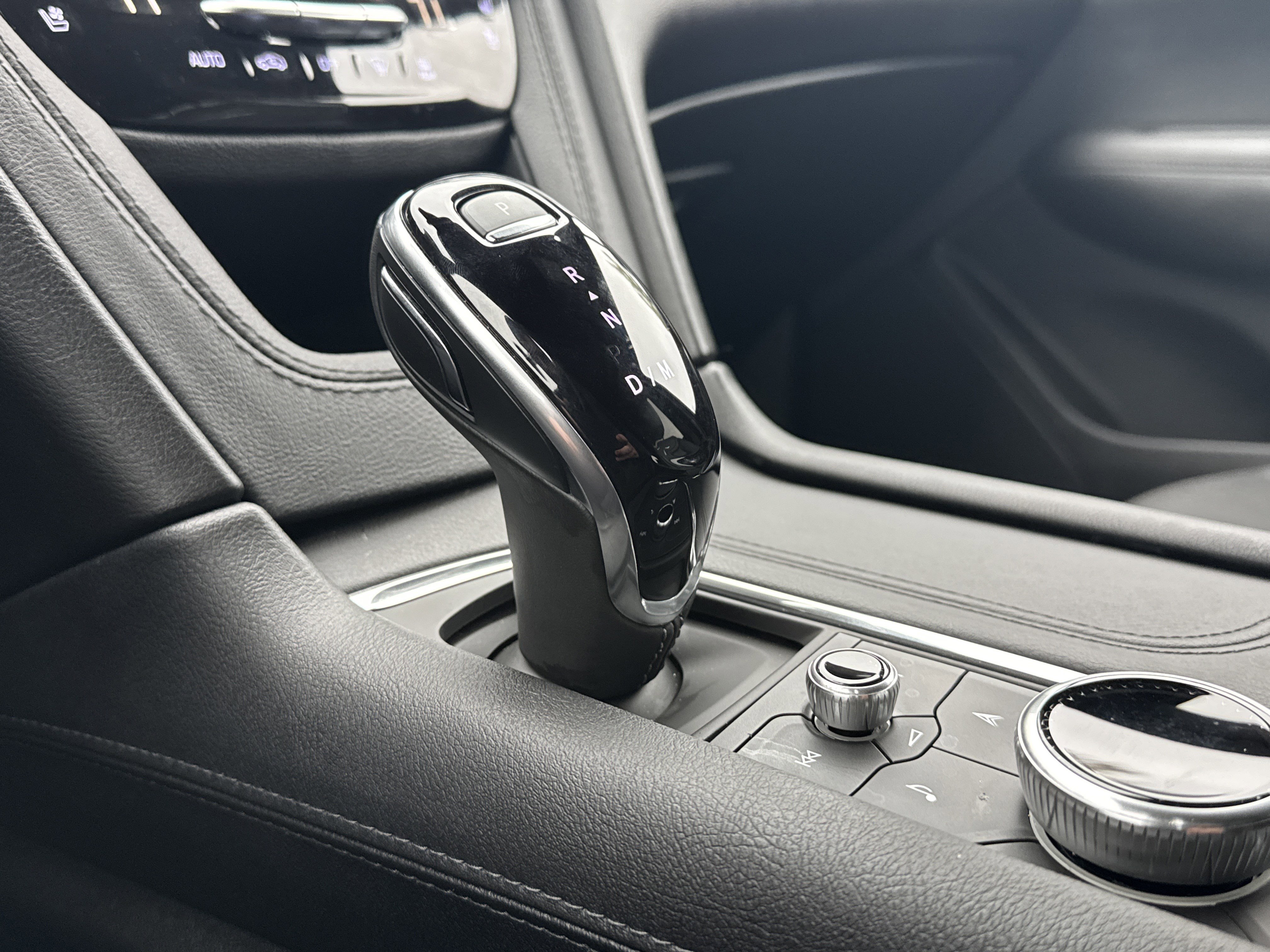 Used 2025 Cadillac XT6 Premium Luxury w/ Technology Package image 16