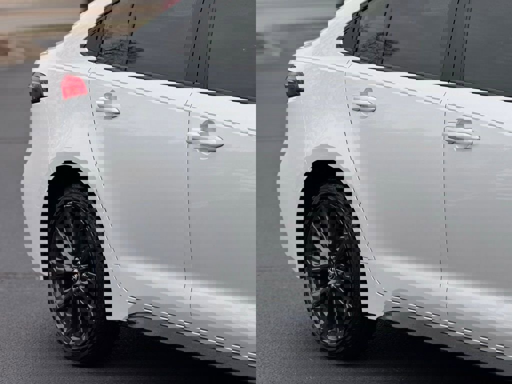 Used 2023 Toyota Corolla SE w/ SE Premium Package image 8