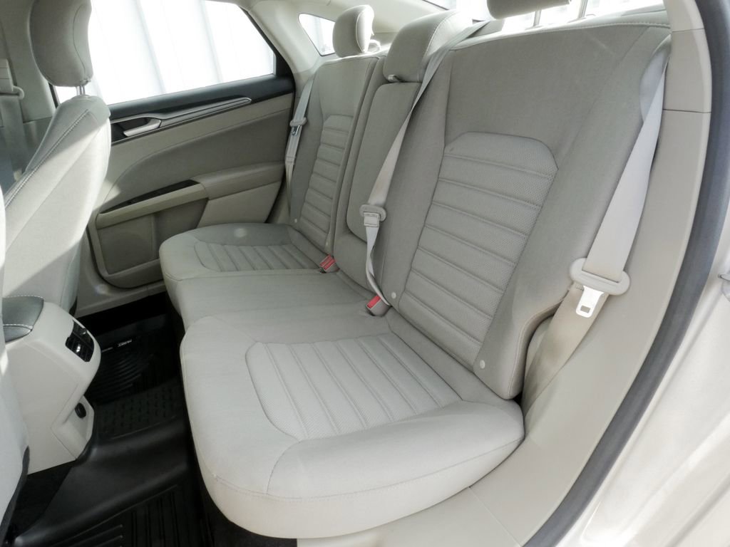 Used 2019 Ford Fusion SE FWD image 29