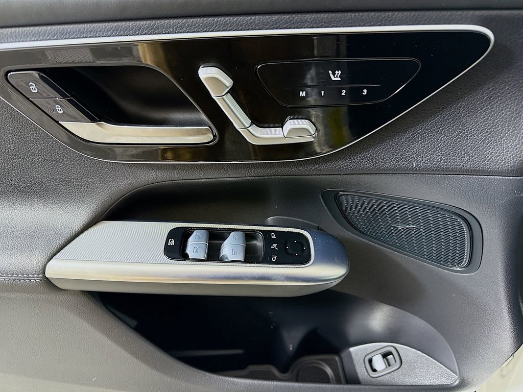 Used 2024 Mercedes-Benz GLC 300 4MATIC image 17