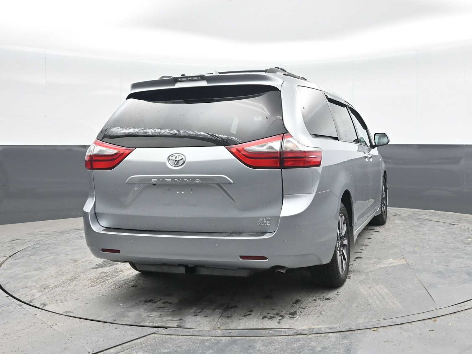 Used 2020 Toyota Sienna XLE w/ XLE Navigation Package AWD/4WD image 10