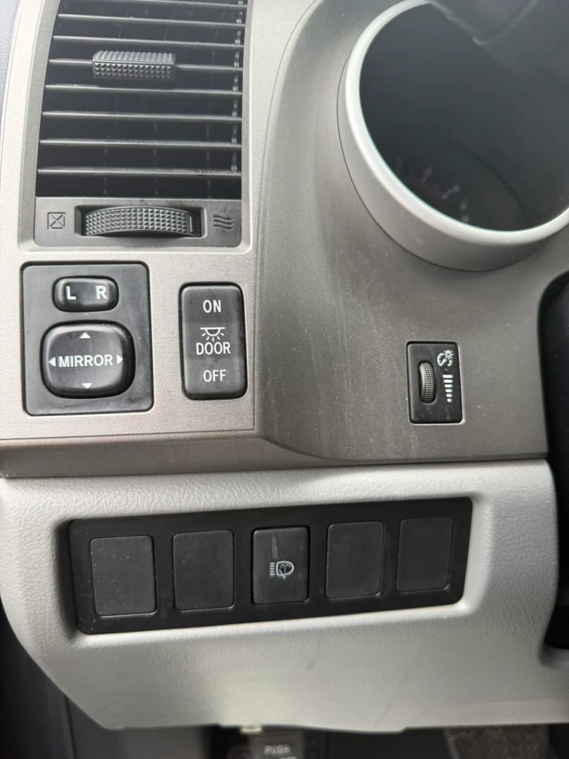 Used 2013 Toyota Sequoia SR5 RWD image 28