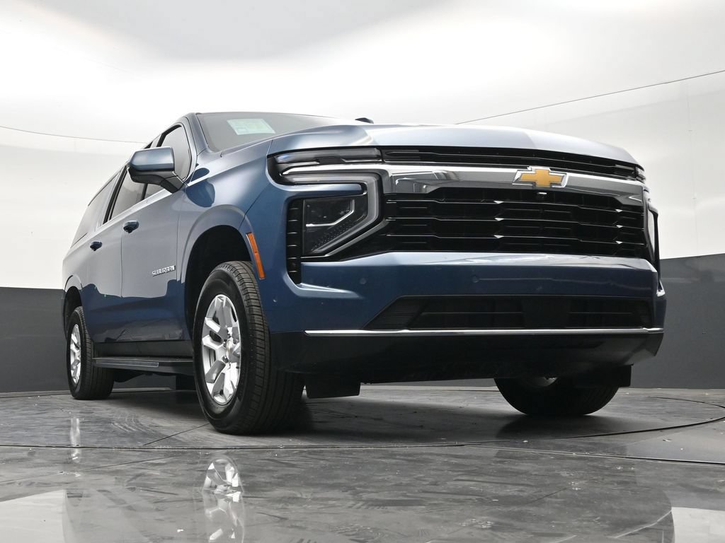 Used 2025 Chevrolet Suburban LS RWD image 28