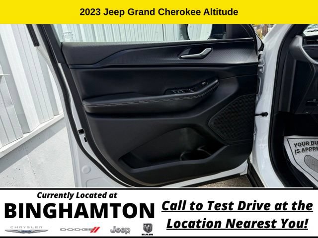 Used 2023 Jeep Grand Cherokee Altitude AWD/4WD image 7