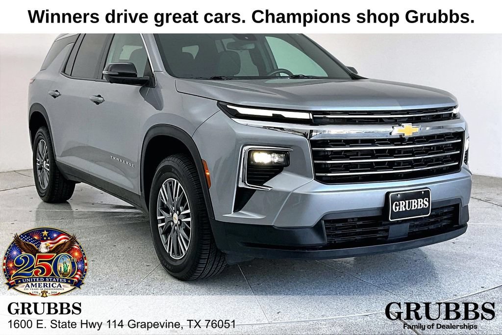 Used 2024 Chevrolet Traverse LT FWD image 1