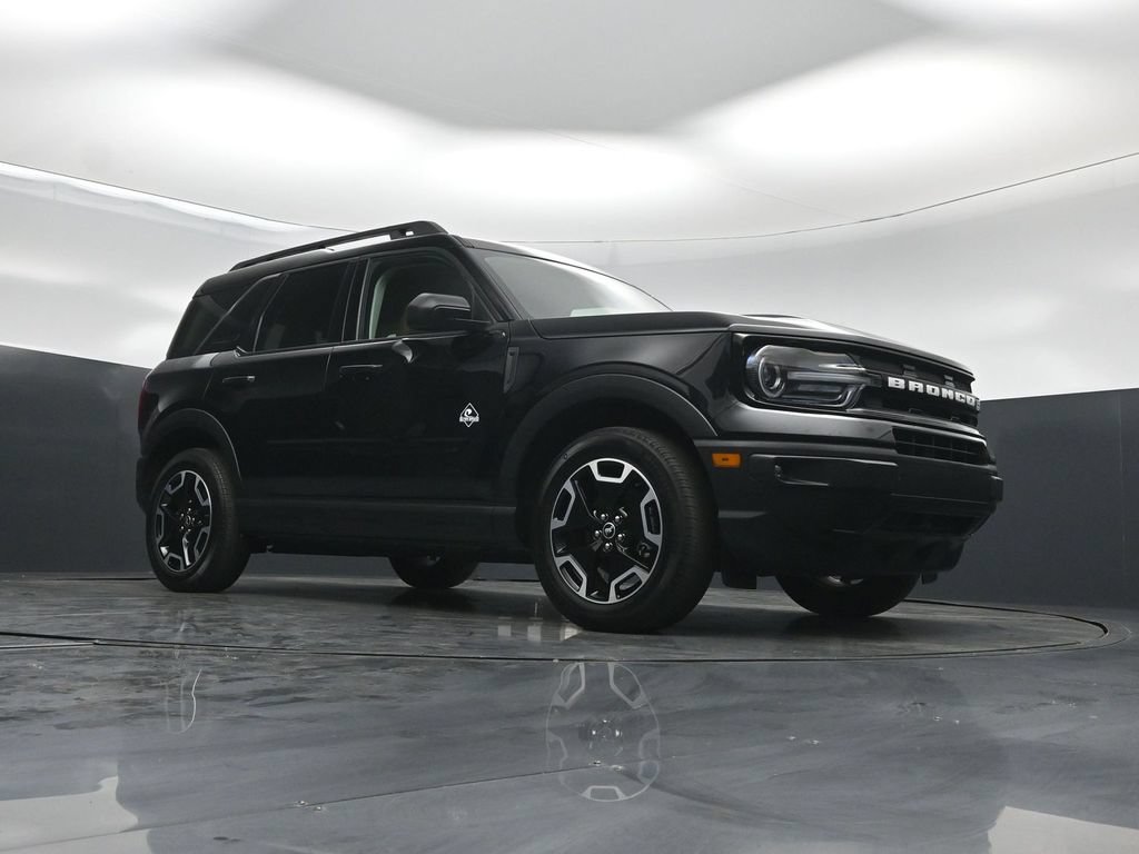 Certified 2023 Ford Bronco Sport Outer Banks w/ Tech Package AWD/4WD image 3
