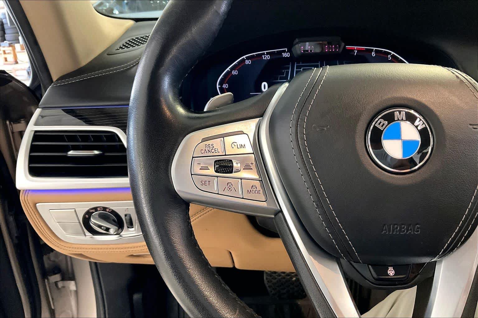 Used 2022 BMW 740i w/ Luxury Rear Seating Package RWD image 21