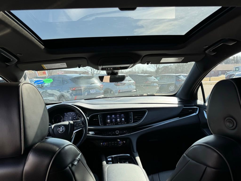 Used 2023 Buick Enclave Avenir image 15