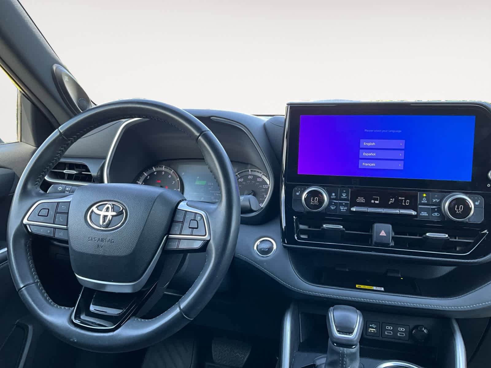 Used 2023 Toyota Highlander XSE FWD image 12