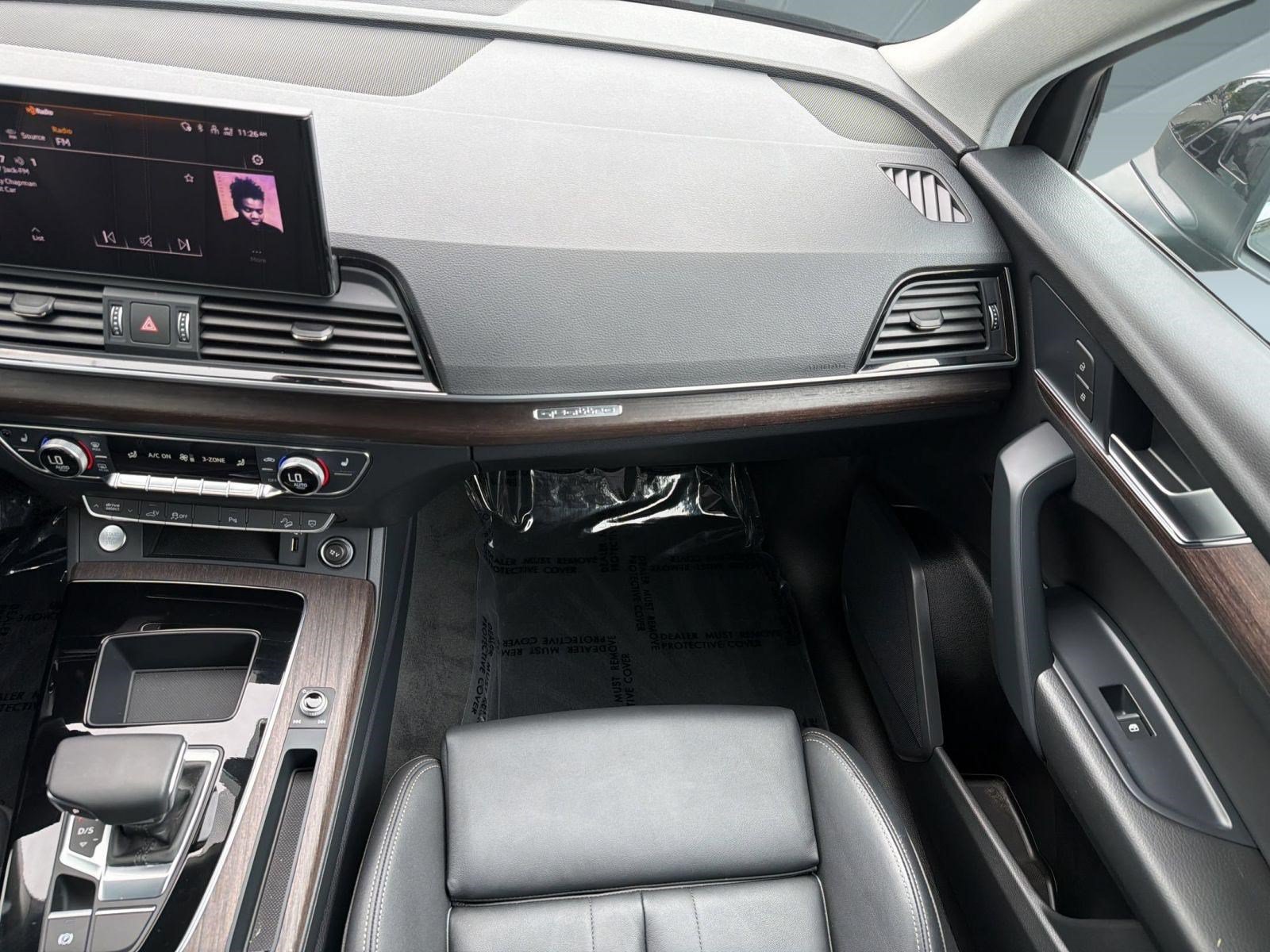 Used 2024 Audi Q5 e Premium w/ Convenience Package AWD/4WD image 31