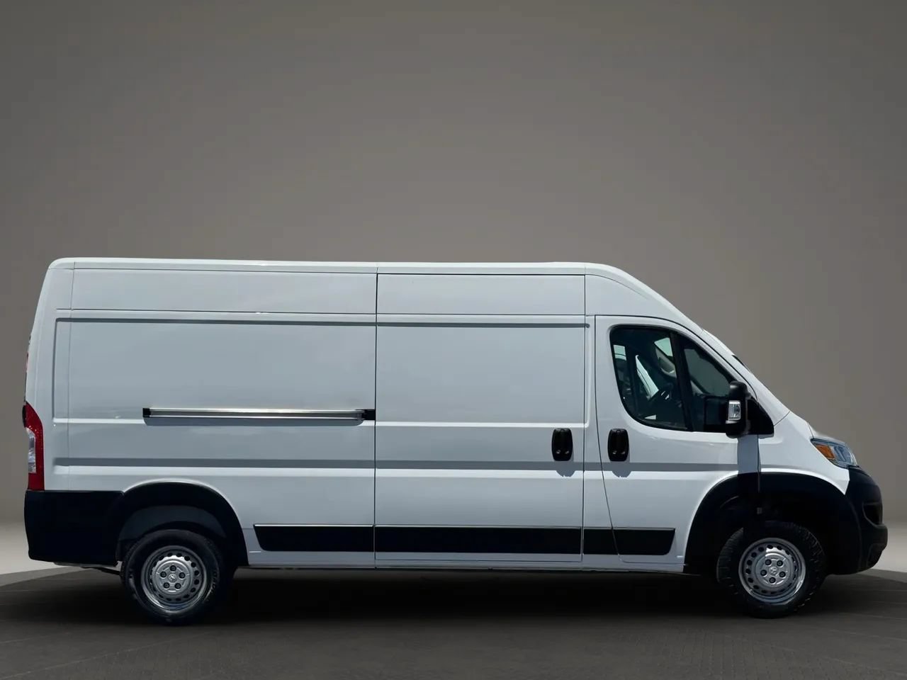 Used 2025 RAM ProMaster 2500 w/ Convenience Group FWD image 7
