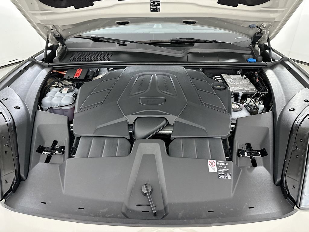 Used 2025 Porsche Cayenne S image 32