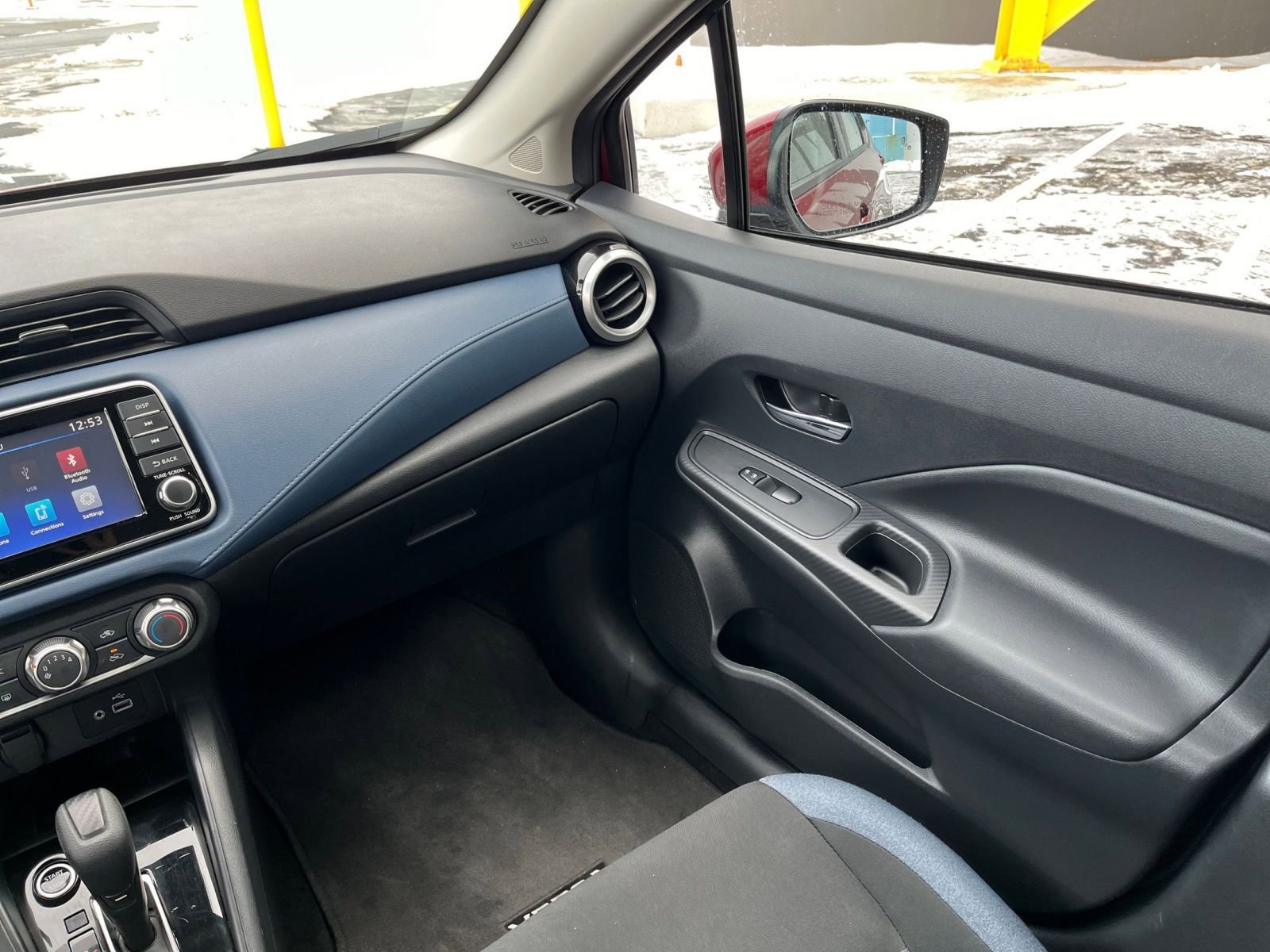 Used 2025 Nissan Versa SV image 31