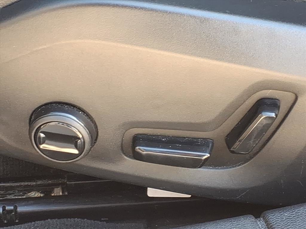 Used 2019 Volvo S60 T6 Momentum w/ Premium Package image 15