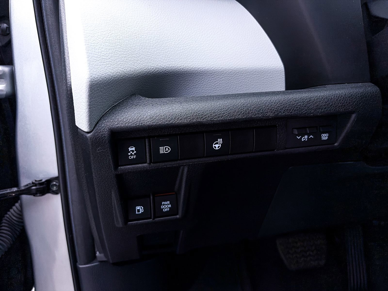 Used 2025 Toyota Sienna XLE FWD image 4