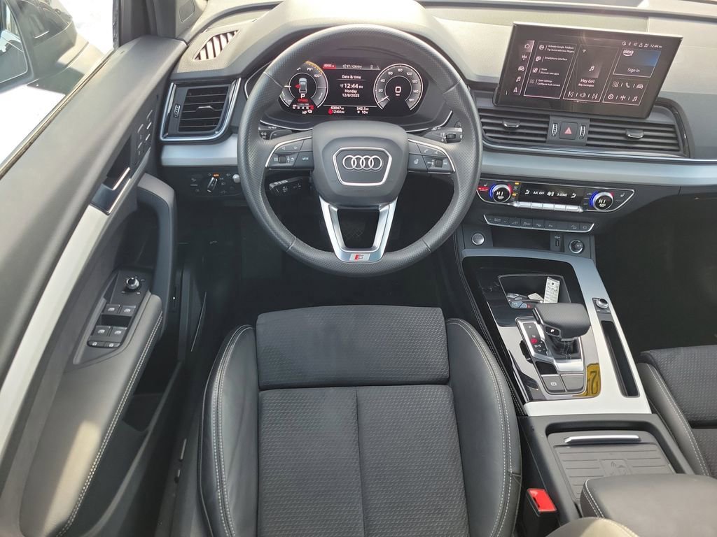 Used 2024 Audi Q5 e Prestige w/ Prestige Package image 14