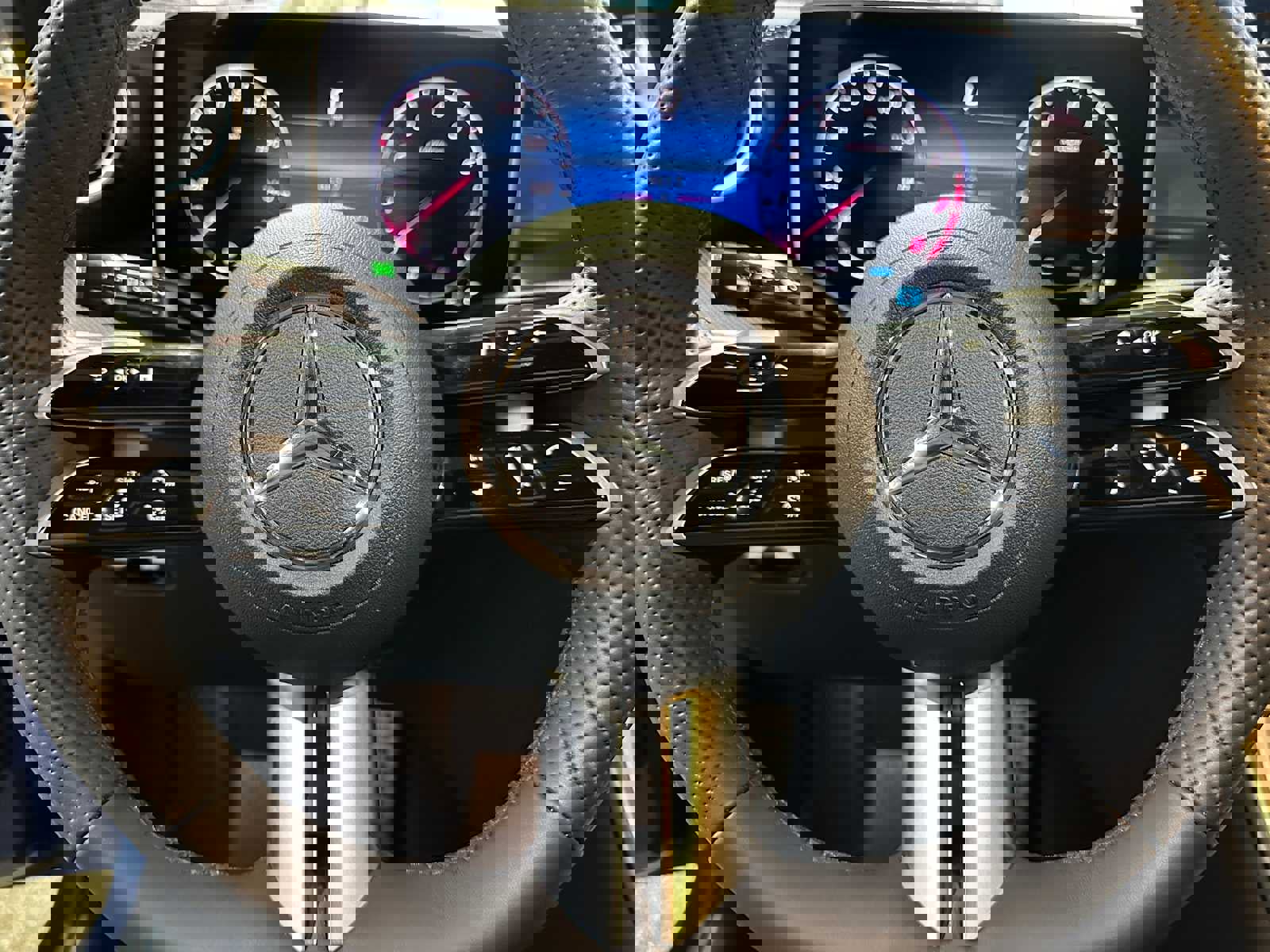 Used 2024 Mercedes-Benz GLC 300 4MATIC image 22