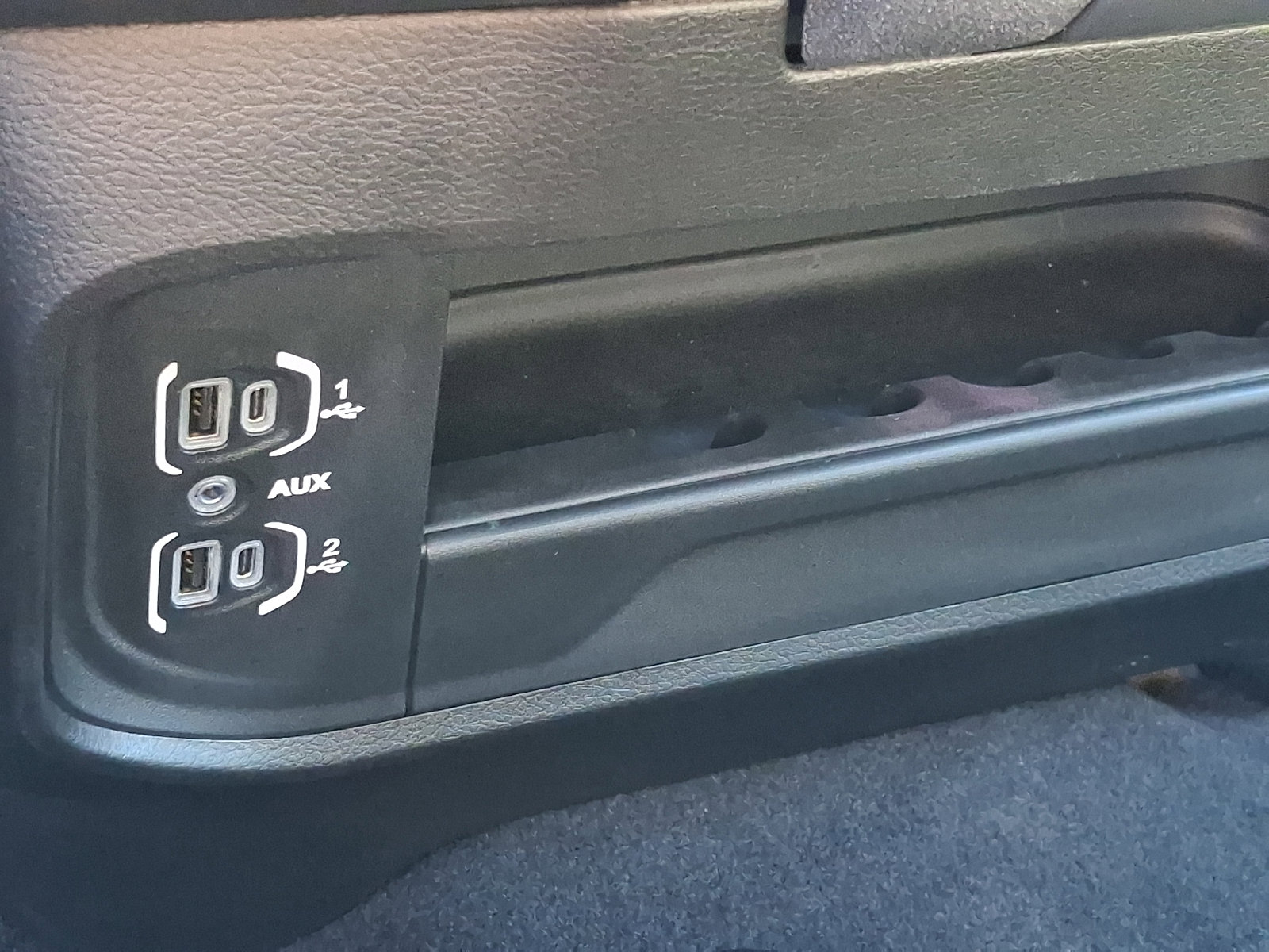 Used 2024 RAM 2500 Tradesman w/ Chrome Appearance Group image 28