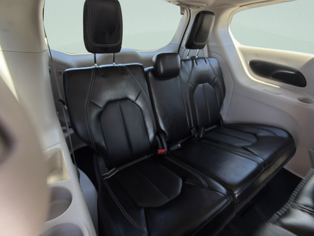 Used 2024 Chrysler Pacifica Touring-L FWD image 21