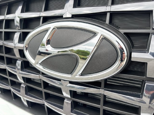 New 2026 Hyundai Venue SEL FWD image 32