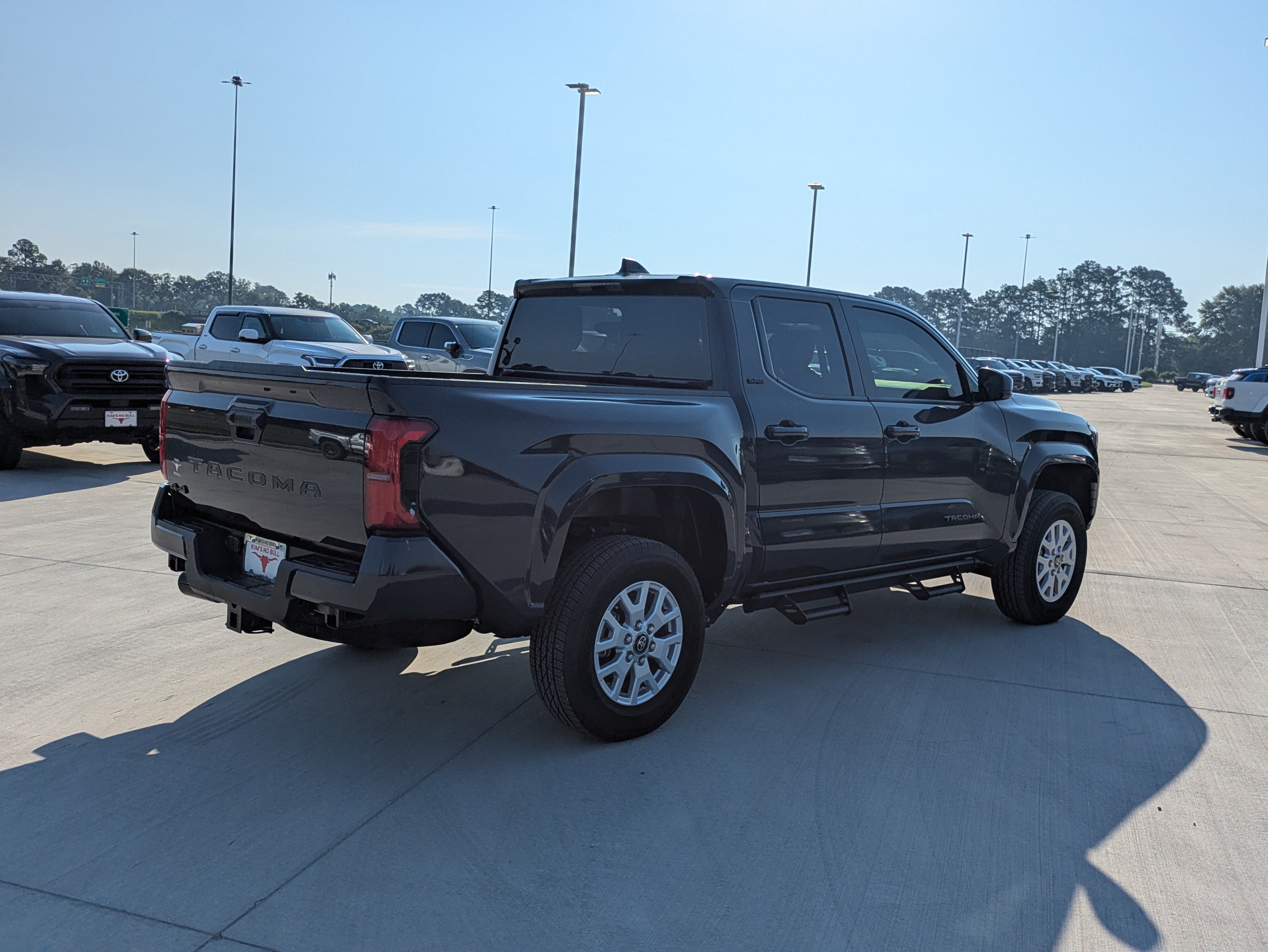 Certified 2025 Toyota Tacoma SR5 AWD/4WD image 5
