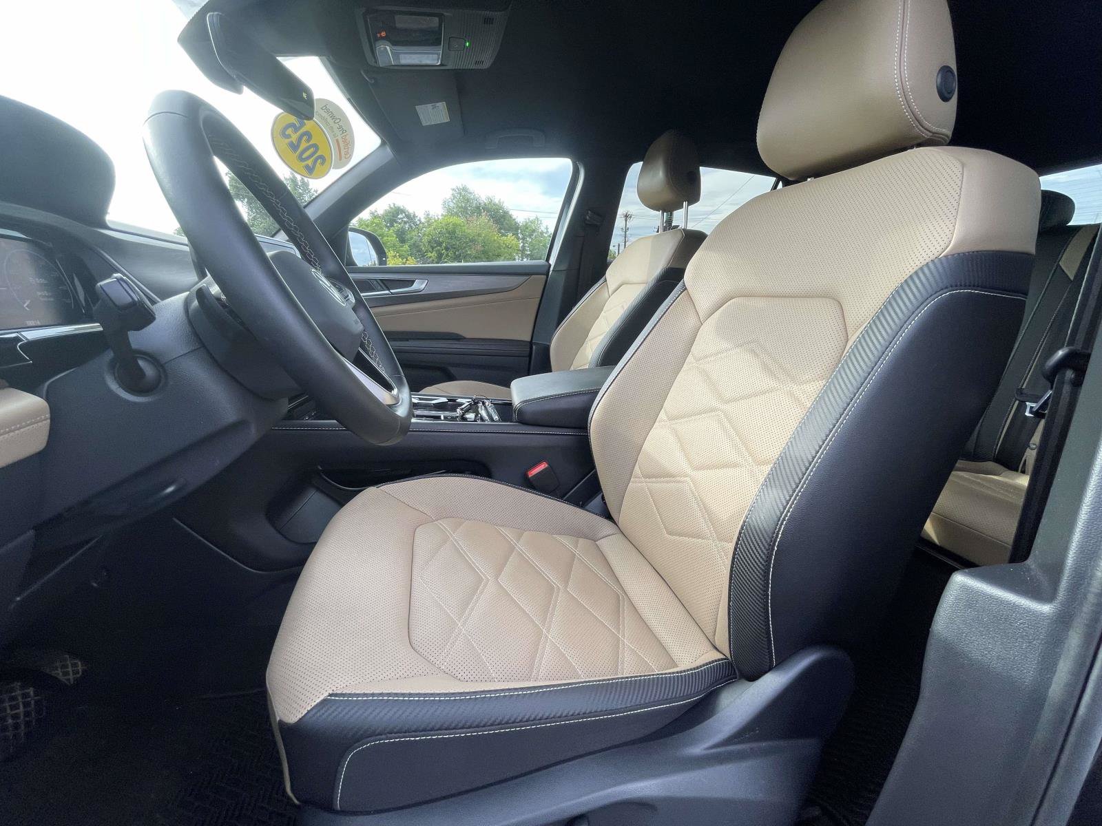 Certified 2025 Volkswagen Atlas Cross Sport SE FWD image 19