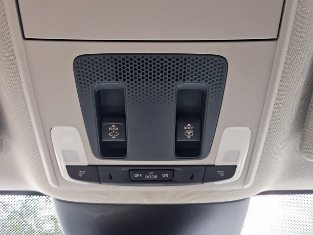 Used 2025 Honda Pilot Touring image 22