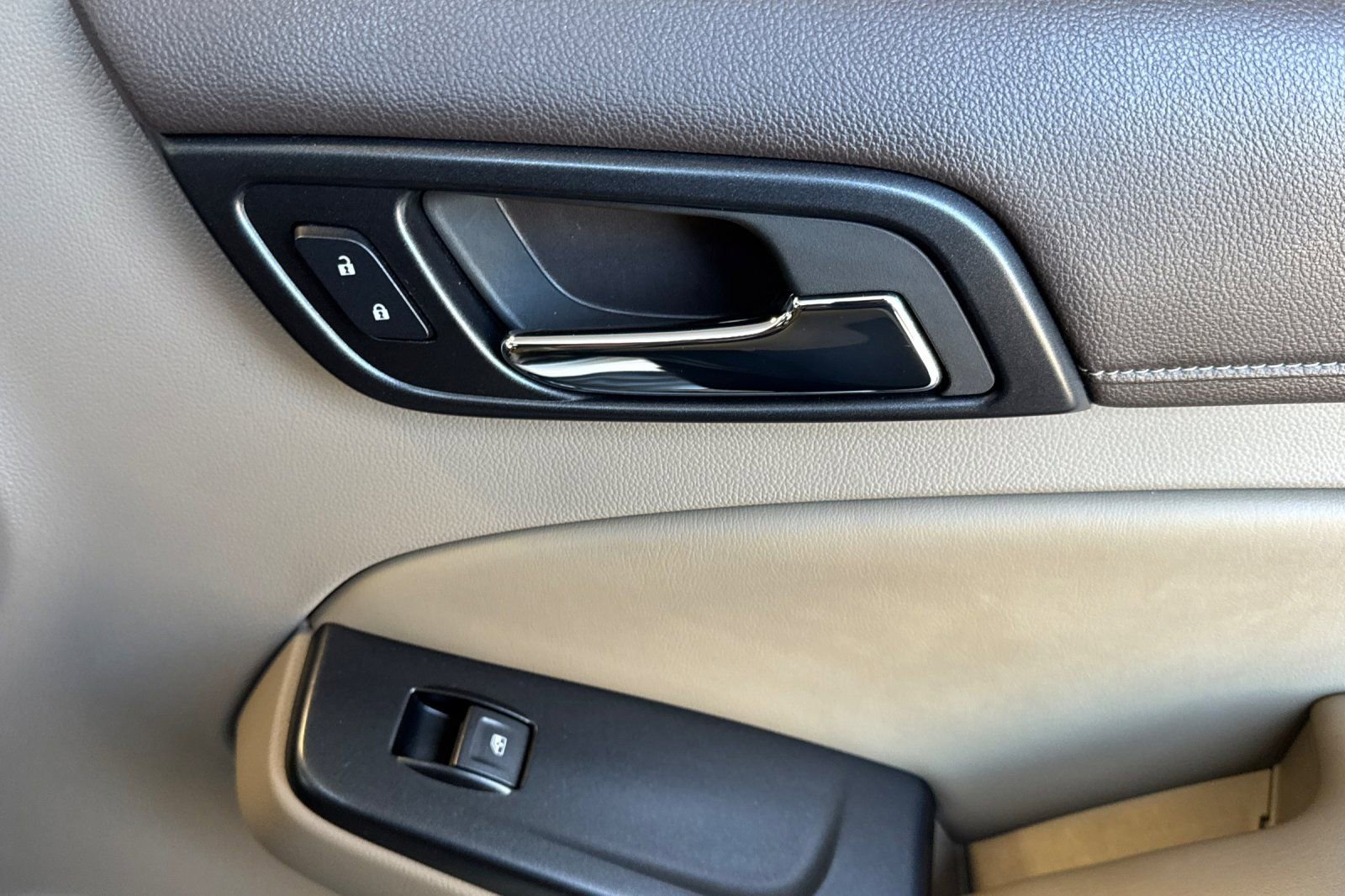 Used 2015 GMC Yukon SLT w/ Open Road Package image 23