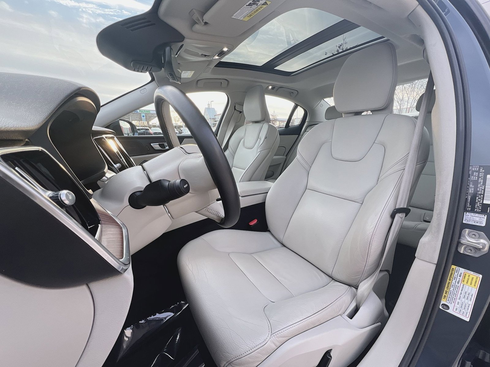 Used 2021 Volvo S60 T5 Momentum image 13