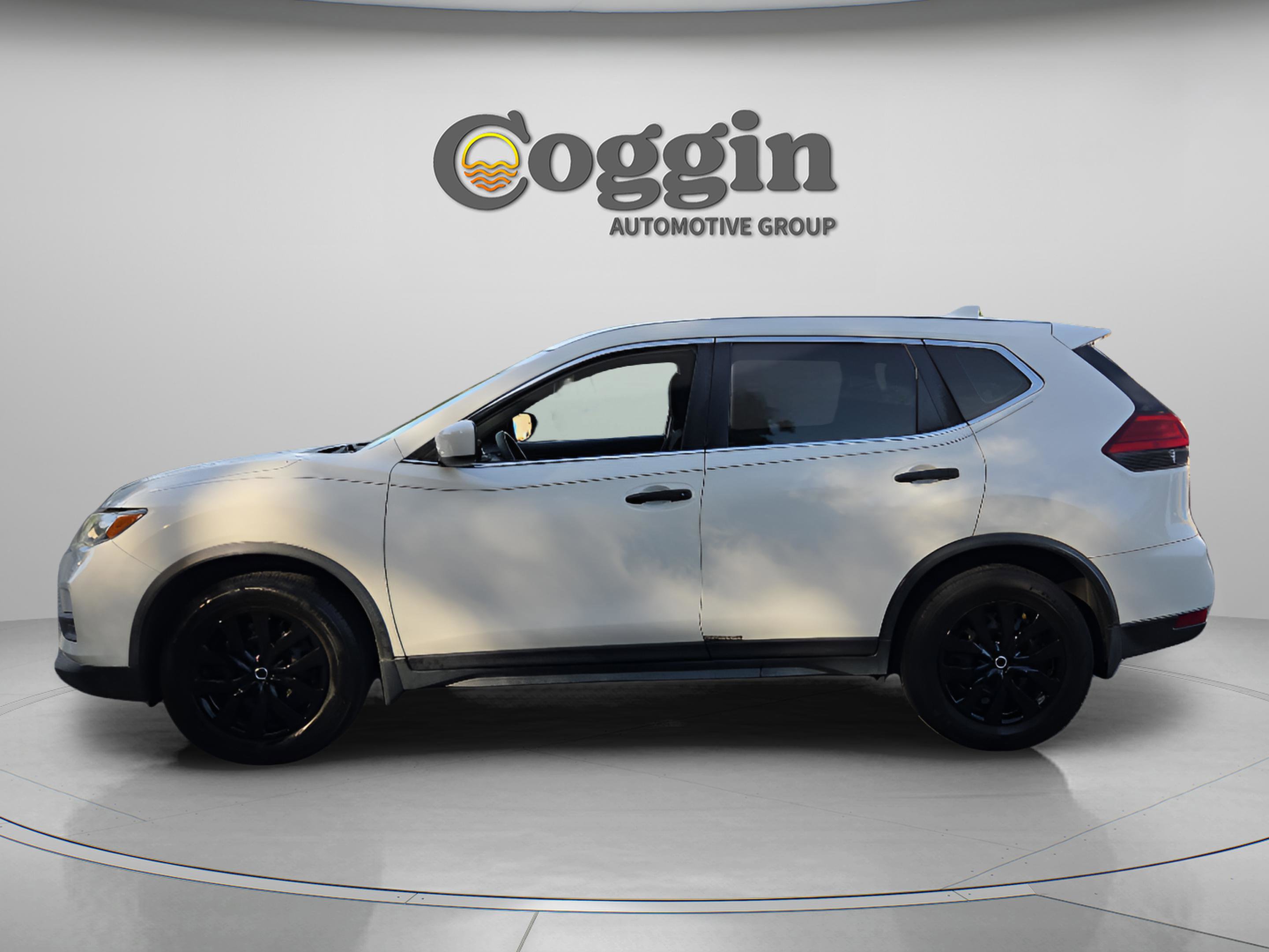 Used 2017 Nissan Rogue S FWD image 2