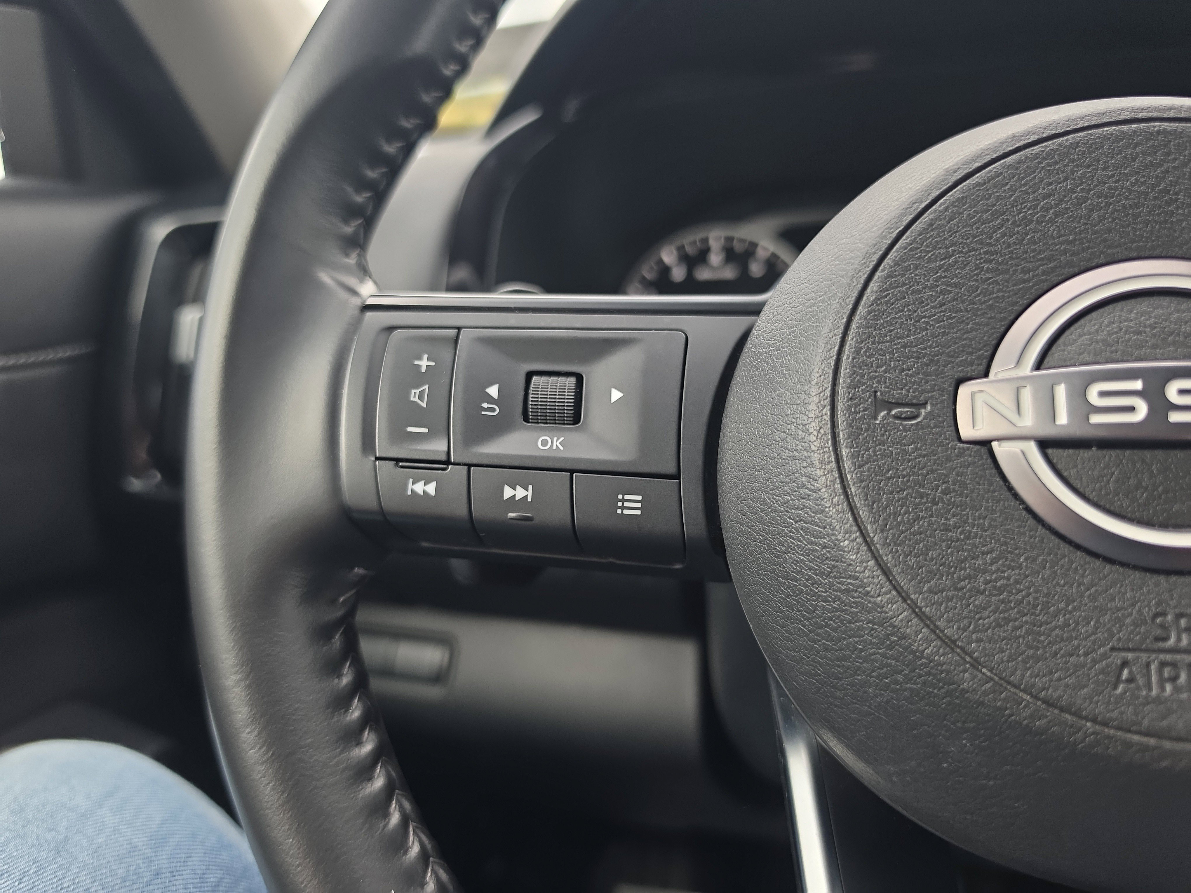 Used 2024 Nissan Pathfinder SV AWD/4WD image 22