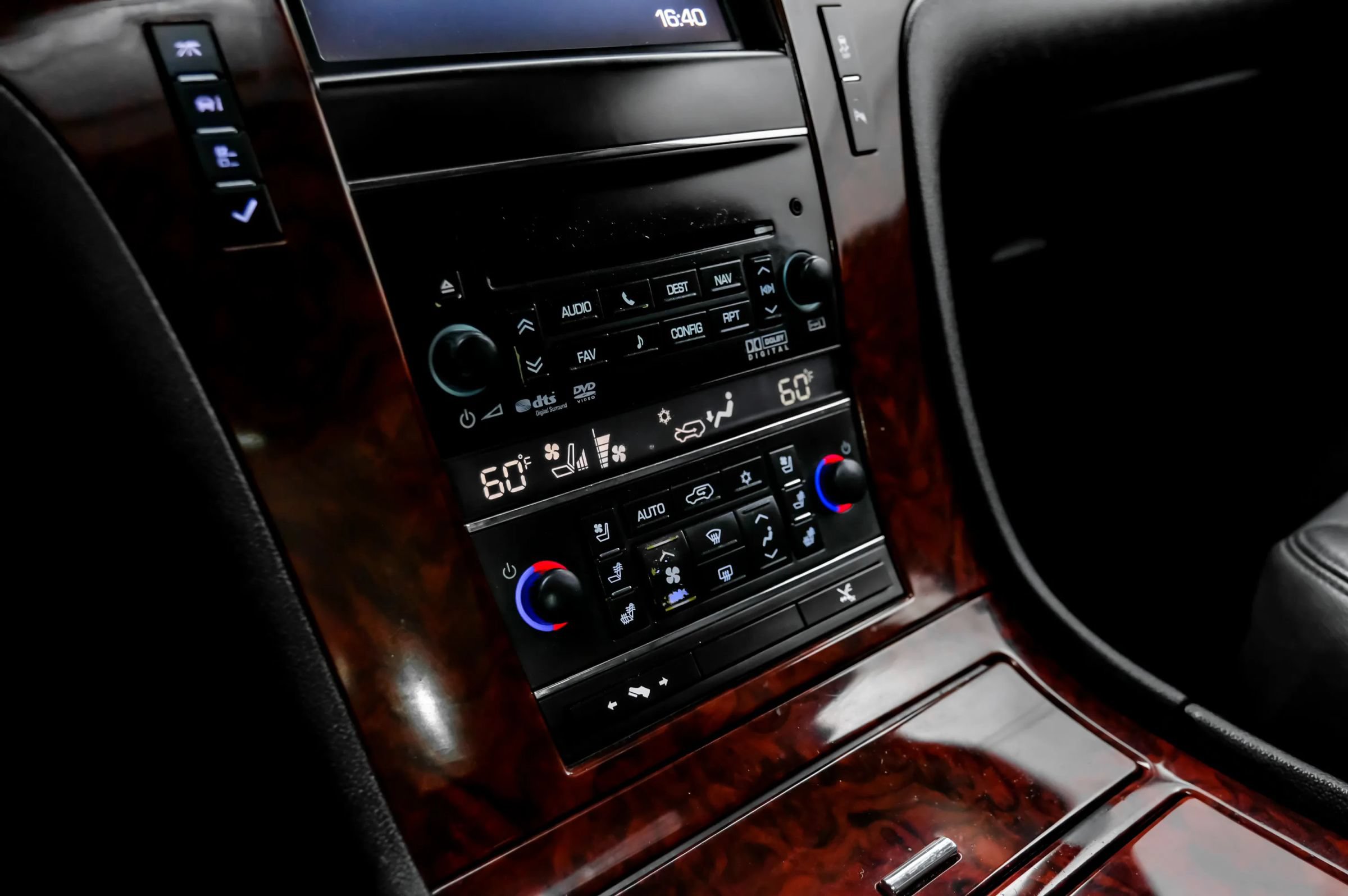 Used 2012 Cadillac Escalade EXT Premium AWD/4WD image 32