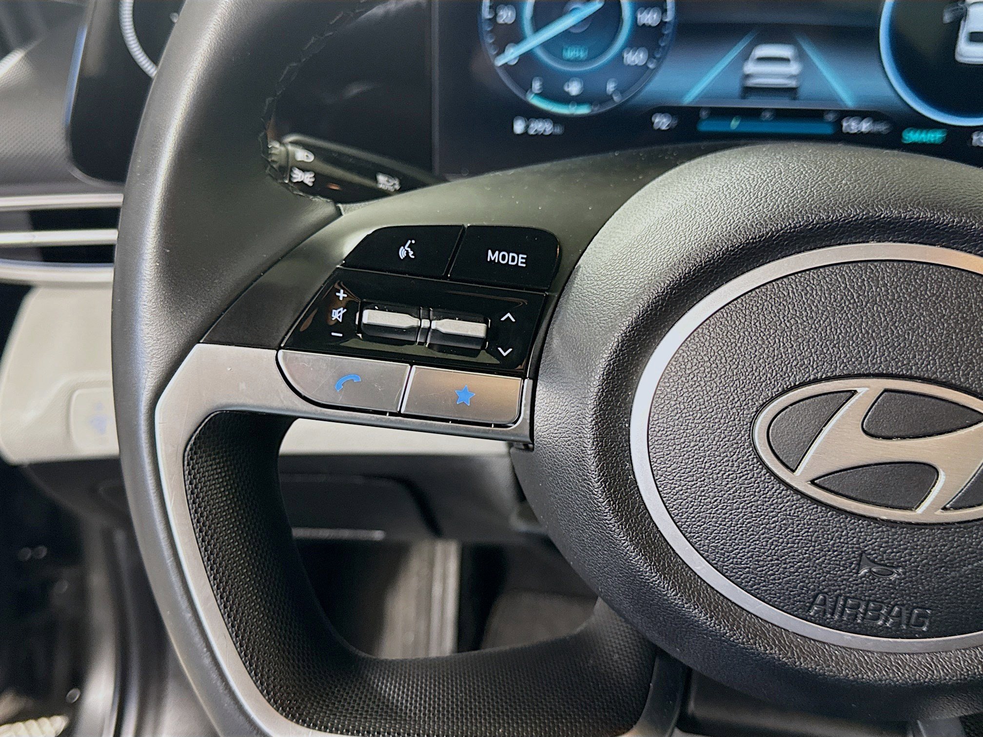 Used 2025 Hyundai Elantra Limited image 14