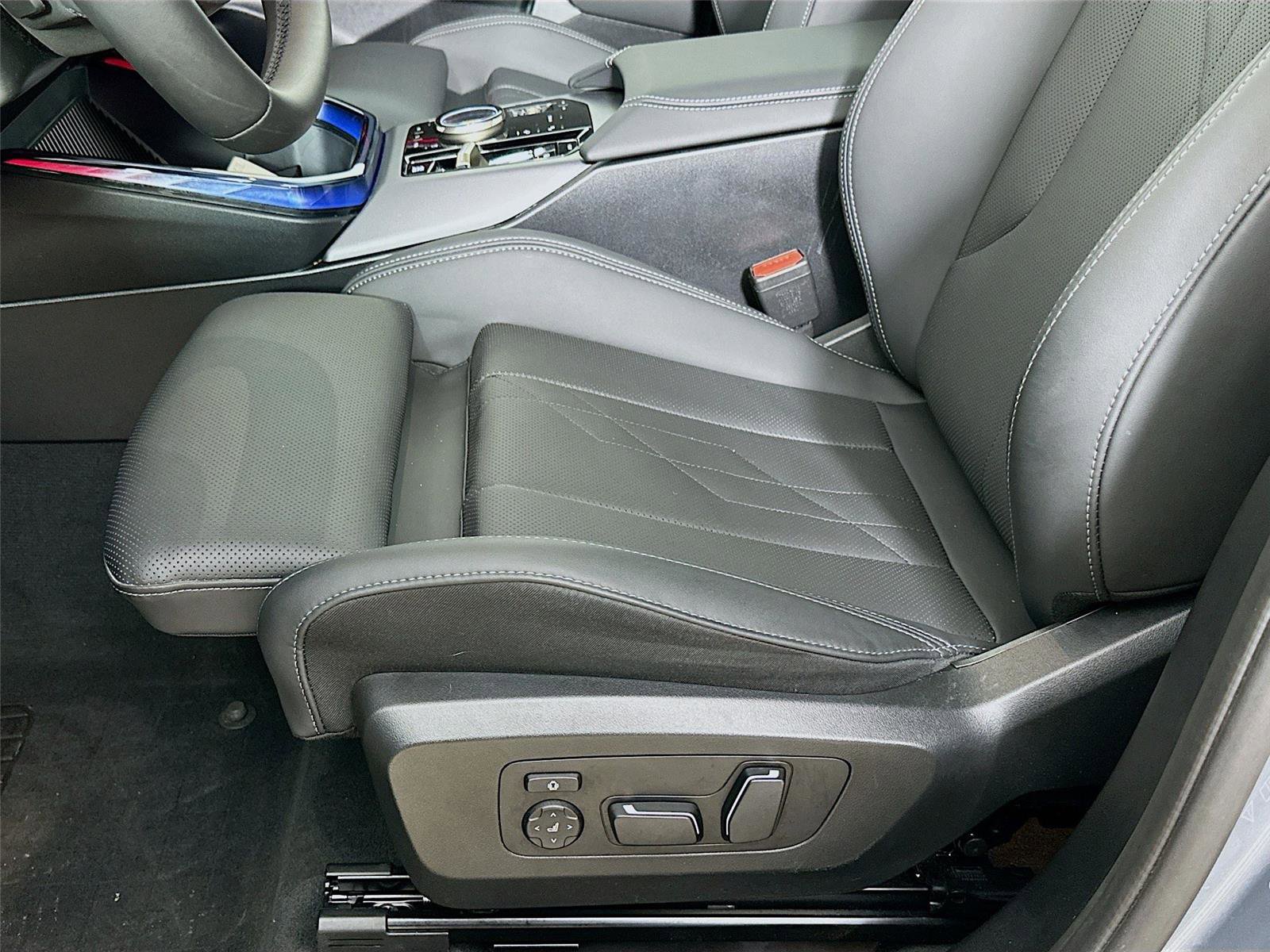 Used 2025 BMW X3 xDrive30i w/ Convenience Package image 19