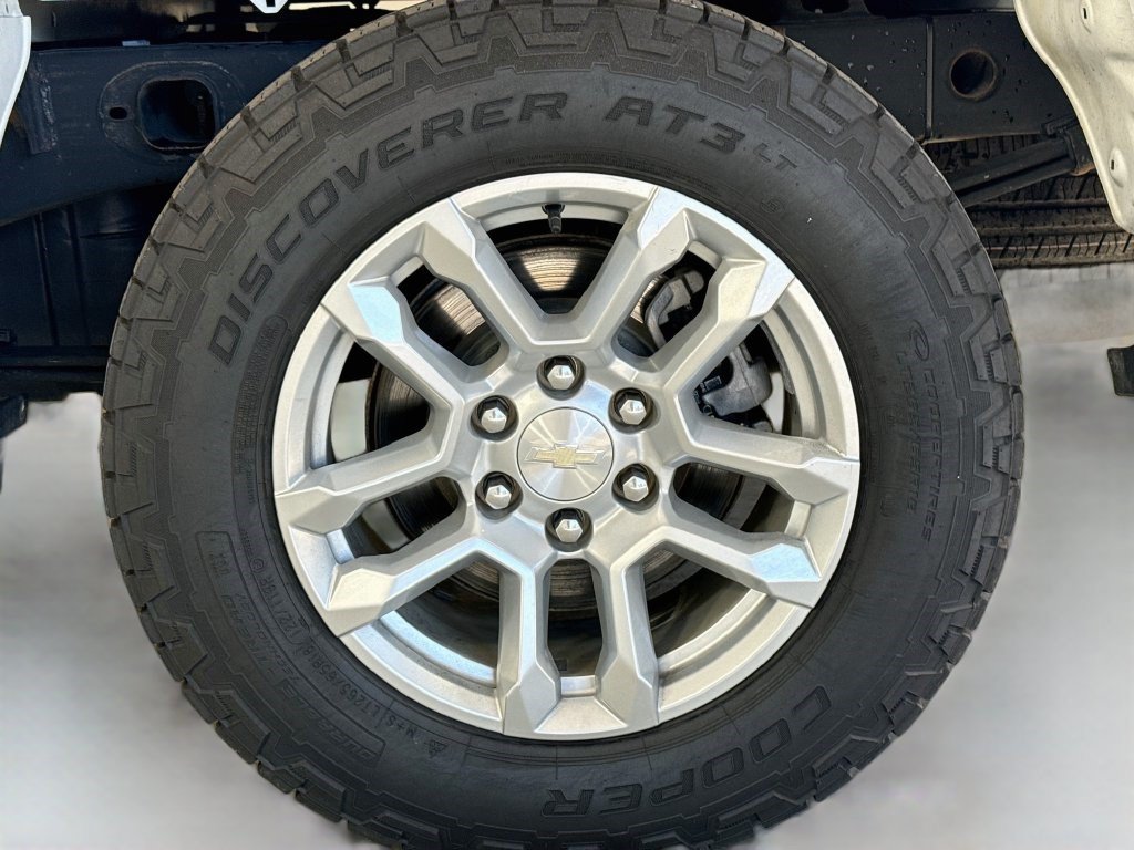 Used 2023 Chevrolet Silverado 1500 LT w/ Z71 Off-Road Package AWD/4WD image 35